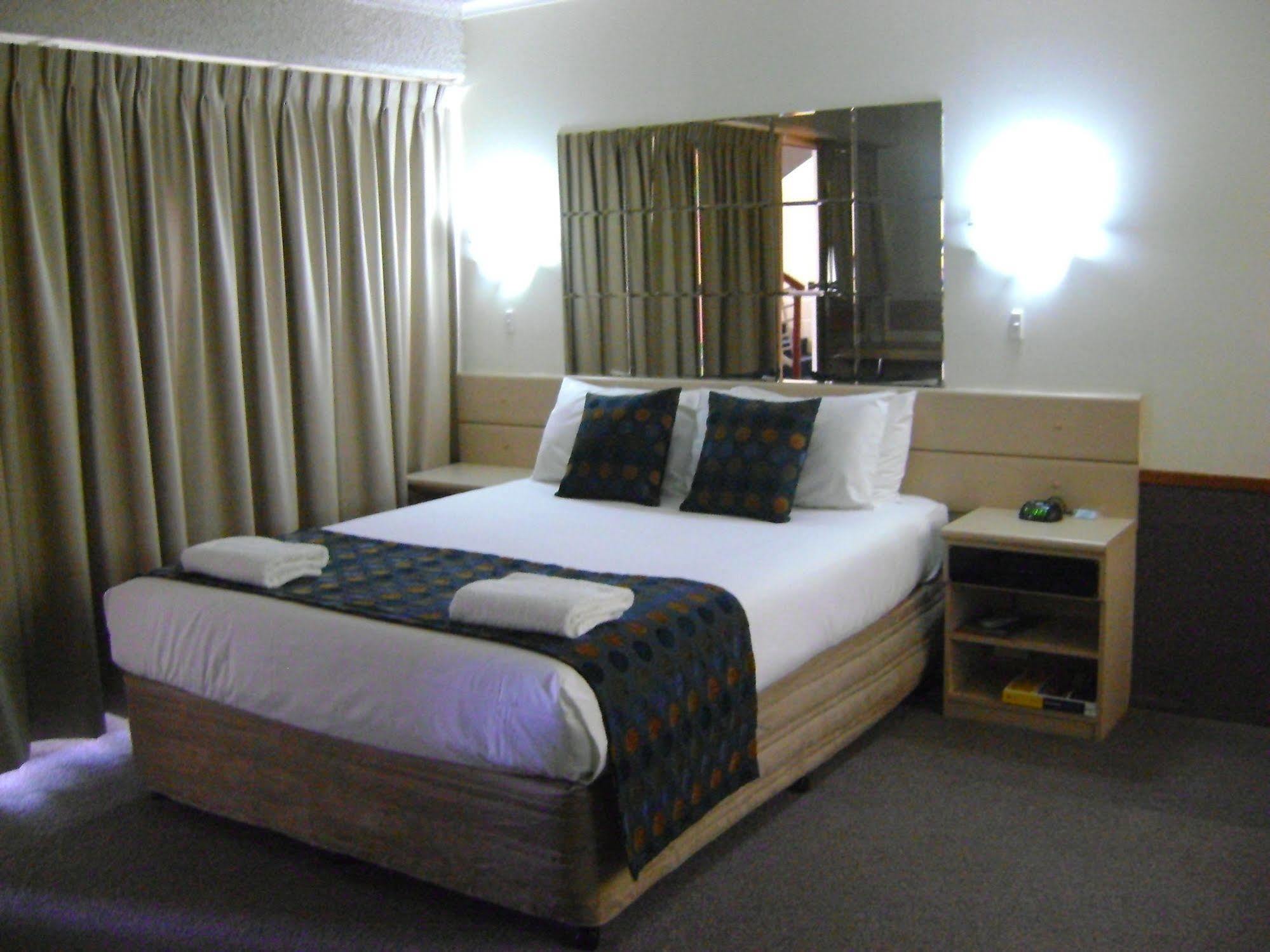 Rockhampton Court Motor Inn ภายนอก รูปภาพ
