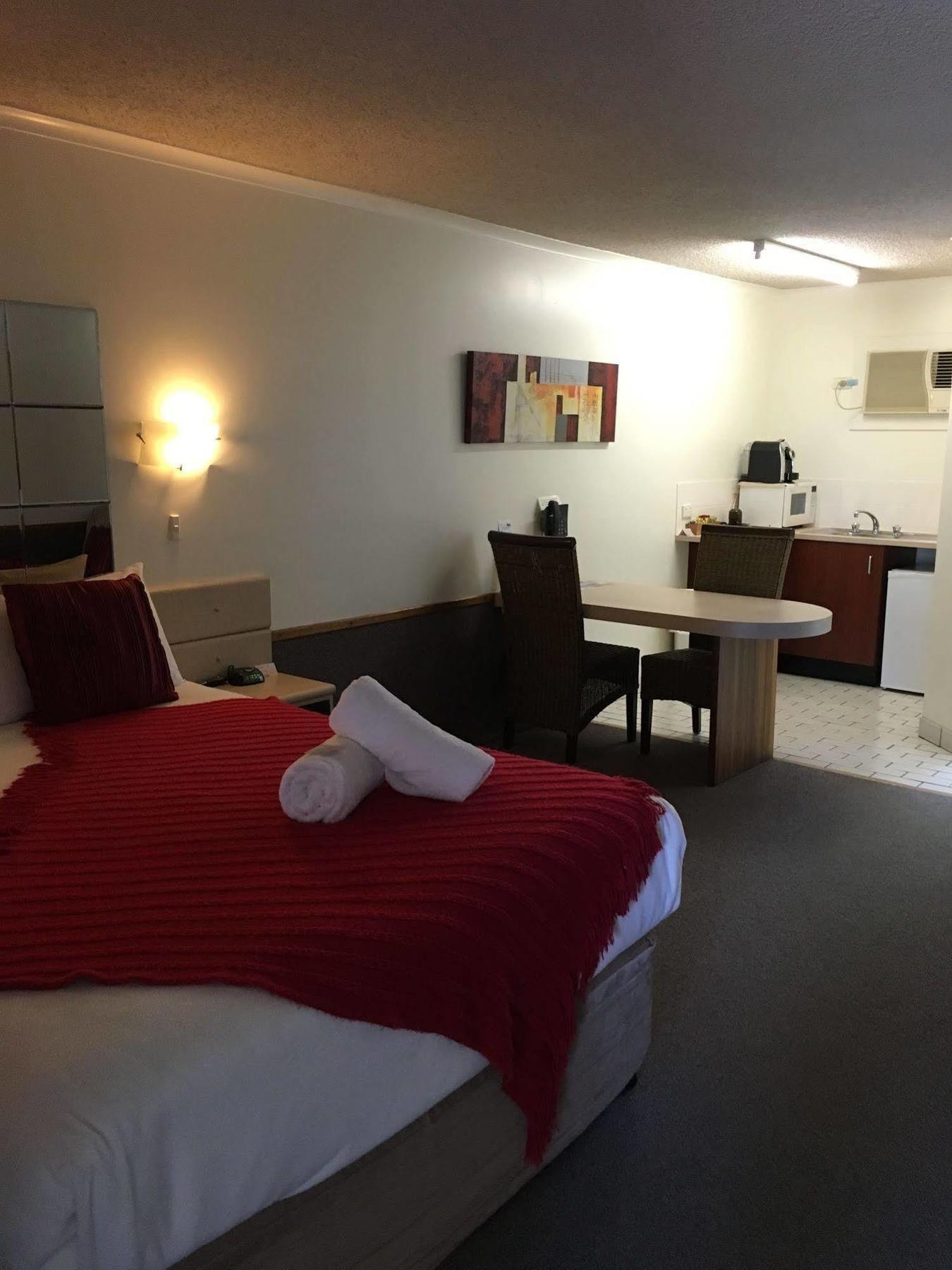 Rockhampton Court Motor Inn ภายนอก รูปภาพ
